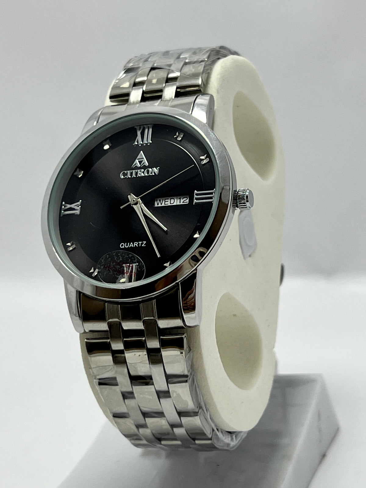 Citron Quartz Classic Men’s Watch – Black Dial, Silver Chain Strap
