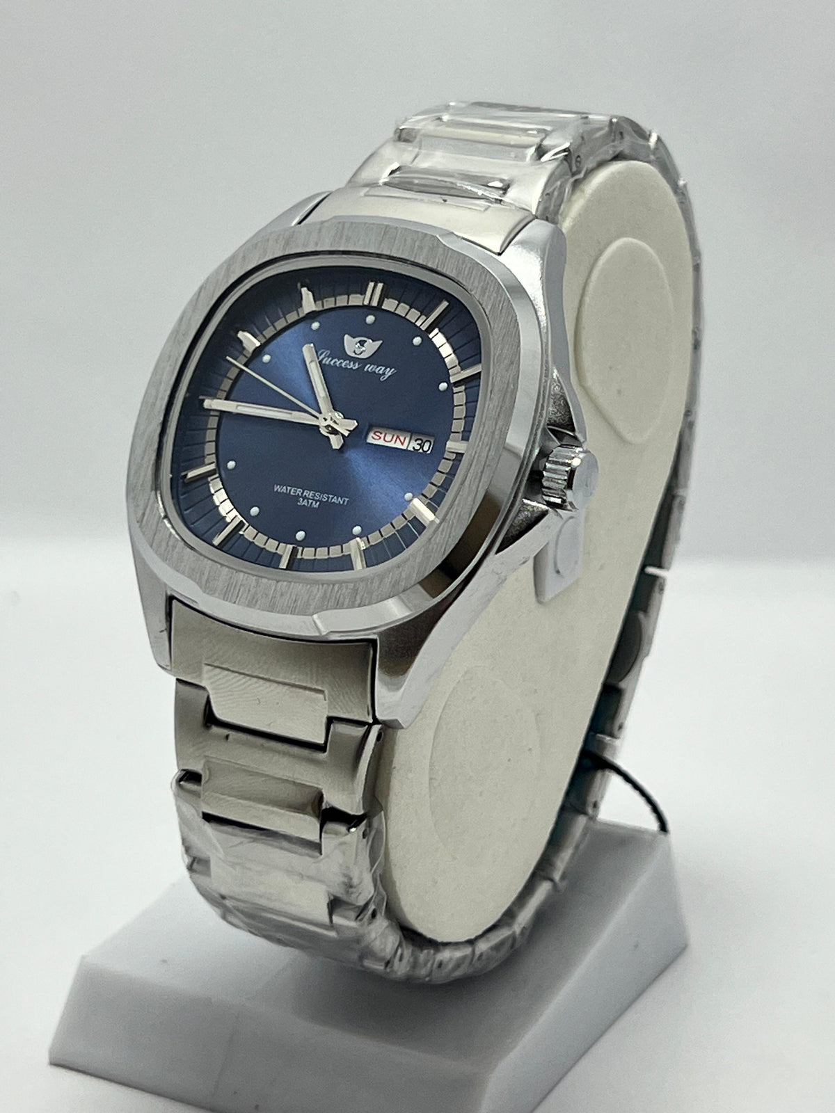 
Success Way Stainless Steel Men's Wrist Watch – Blue Dial, Day & Date Display, Water Resistant