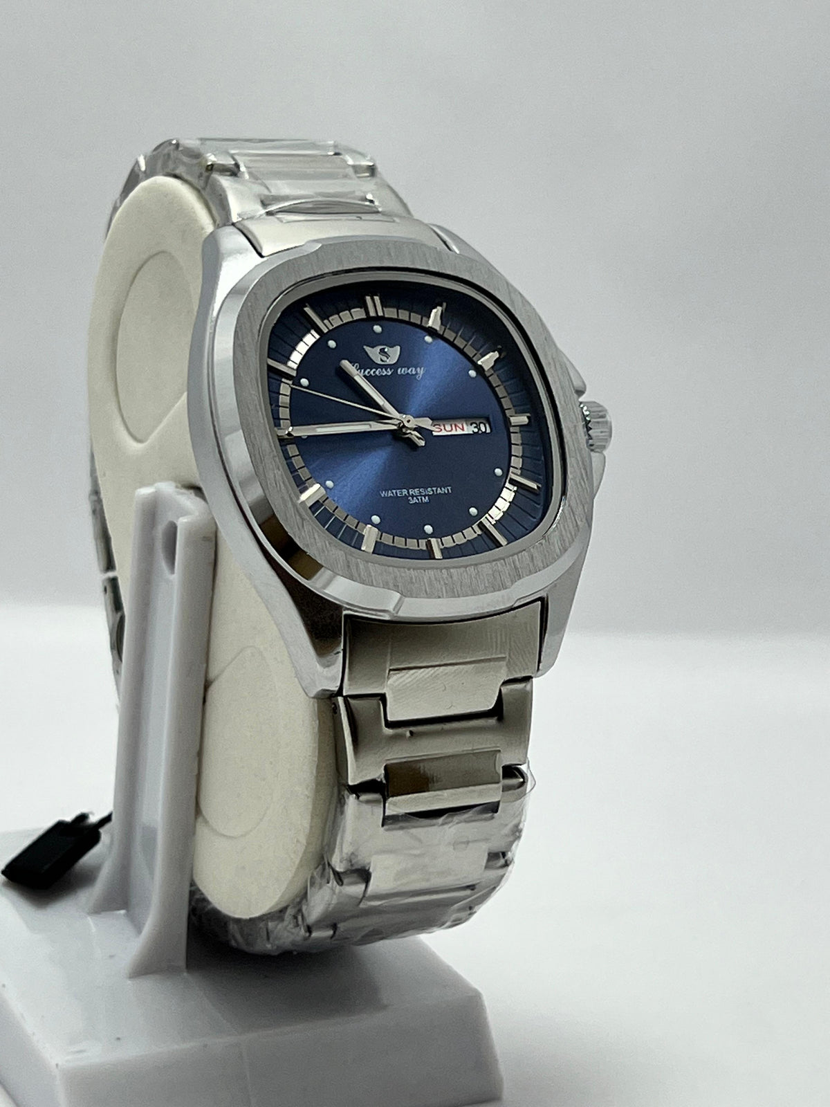 
Success Way Stainless Steel Men's Wrist Watch – Blue Dial, Day & Date Display, Water Resistant