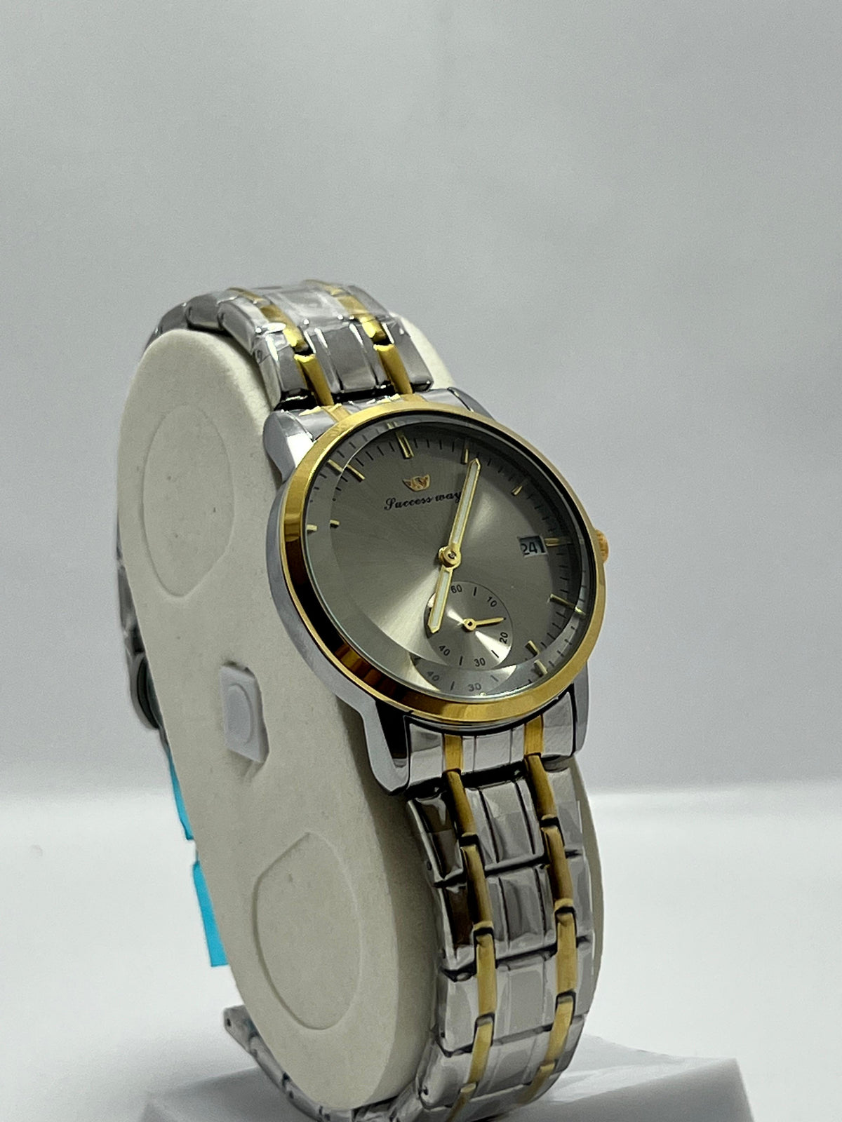 
Success Way Men’s Two-Tone Stainless Steel Wrist Watch – Grey Dial, Date Display,