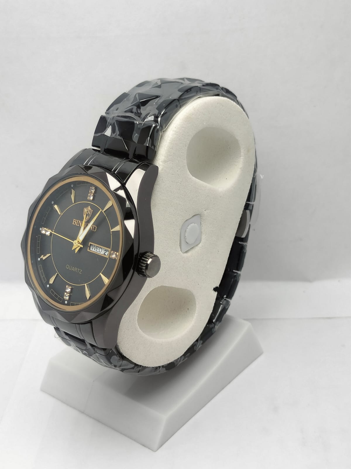 
BINBOND Men’s Classic Quartz Watch – Black & Gold Dial with Crystal Markers