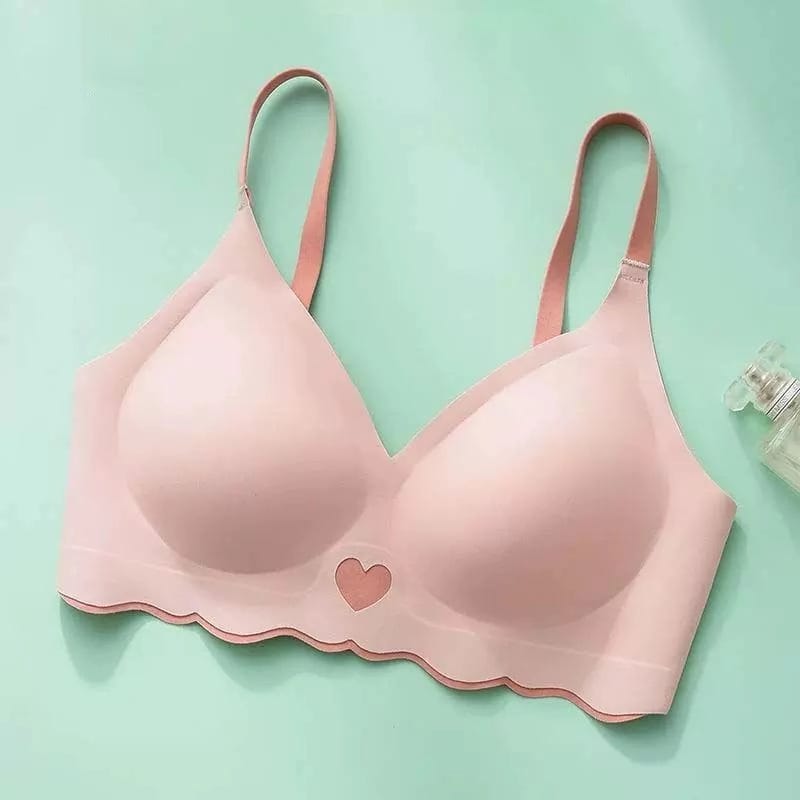 
K wireless bralettes feature a V-neck design – detail view 4